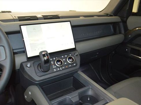 New 2026 Land Rover Defender 110 X-Dynamic SE AWD/4WD image 24