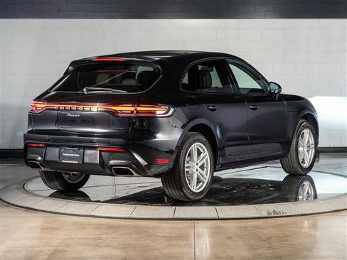 Certified 2026 Porsche Macan AWD/4WD image 9