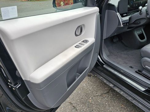 New 2025 Hyundai Ioniq 5 SEL image 17