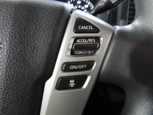 Used 2022 Nissan Titan SV image 21