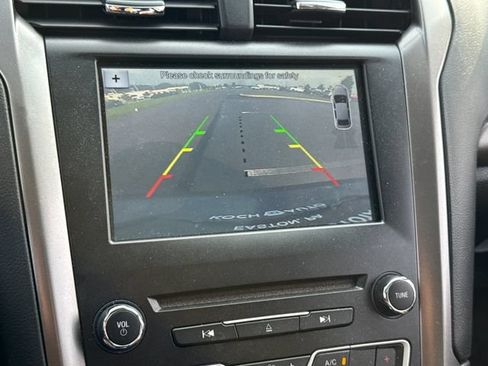 Used 2017 Ford Fusion SE w/ Equipment Group 201A FWD image 30