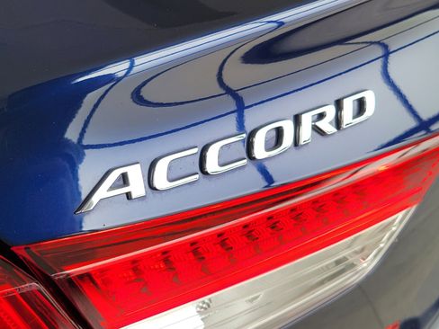 Used 2019 Honda Accord Touring image 4