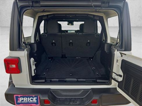 Used 2025 Jeep Wrangler Unlimited Rubicon AWD/4WD image 6