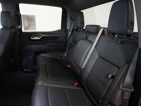 Certified 2025 GMC Sierra 1500 SLT image 16