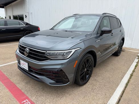 Used 2022 Volkswagen Tiguan SE R-Line image 1