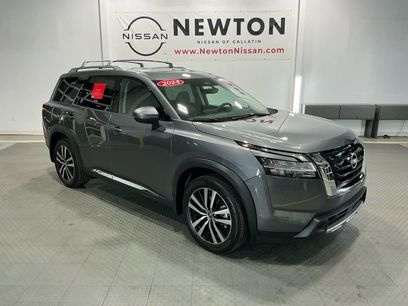 Used 2024 Nissan Pathfinder Platinum w/ Cargo Package