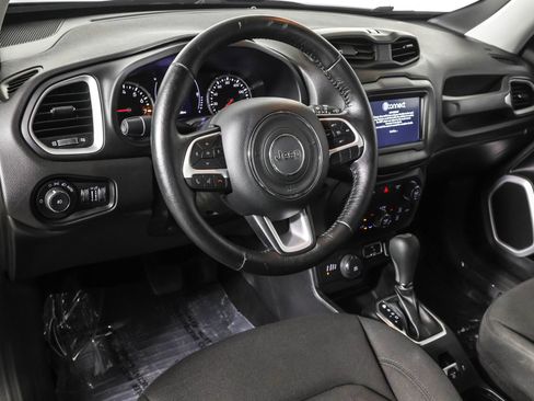 Used 2018 Jeep Renegade Latitude w/ Safety & Security Group AWD/4WD image 4