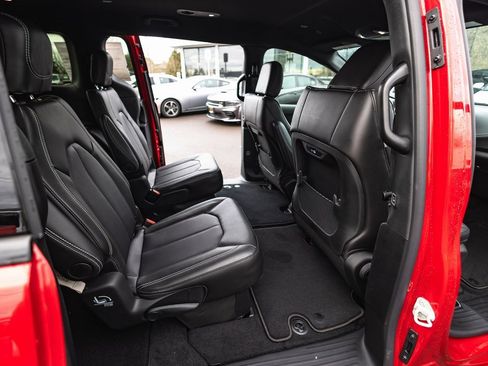 New 2026 Chrysler Pacifica Select w/ S Appearance Package image 31