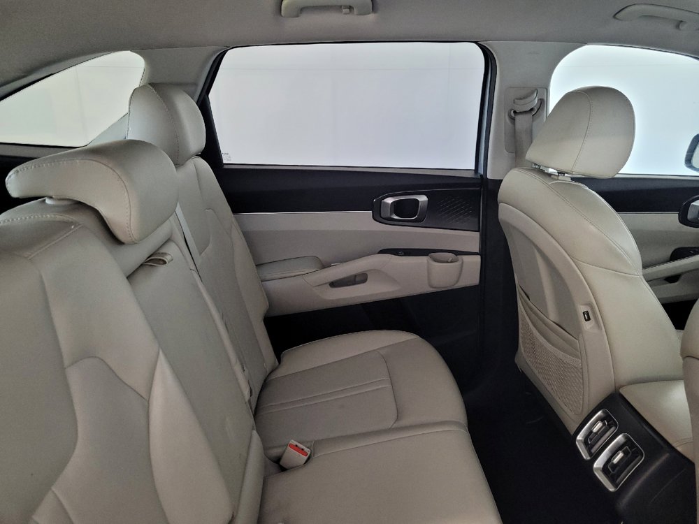 Used 2022 Kia Sorento S FWD image 19