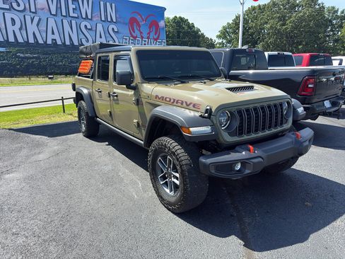 Used 2025 Jeep Gladiator Mojave AWD/4WD image 3