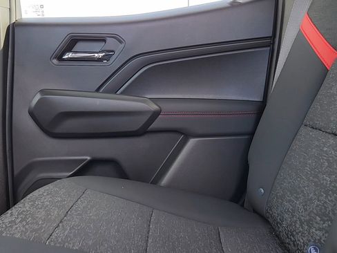 Used 2024 Chevrolet Colorado Z71 image 16