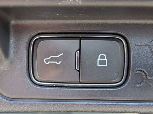 Used 2020 Ford Explorer XLT w/ Equipment Group 202A image 18