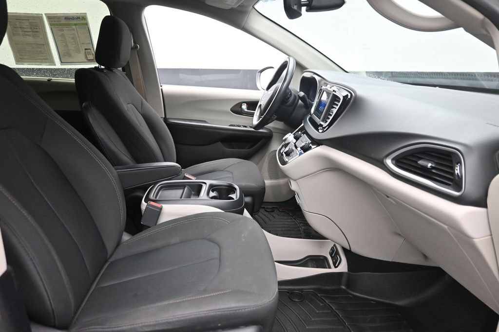 Used 2019 Chrysler Pacifica Touring Plus w/ Tire & Wheel Group FWD image 9