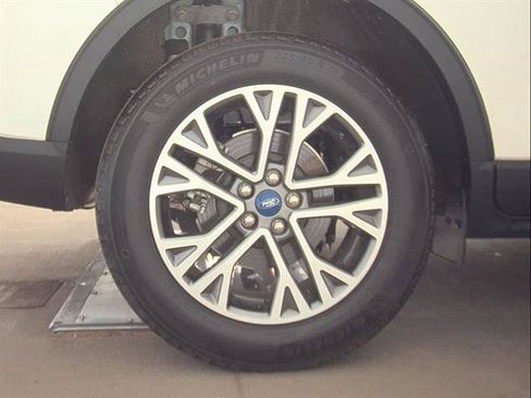 Used 2022 Ford Escape SEL AWD/4WD image 10