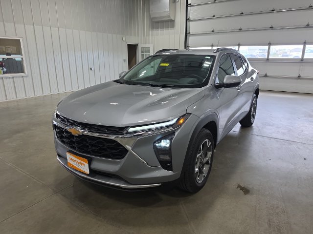 Used 2025 Chevrolet Trax LT w/ Driver Confidence Package FWD image 4