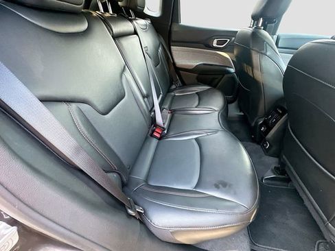 Used 2023 Jeep Compass Latitude image 28