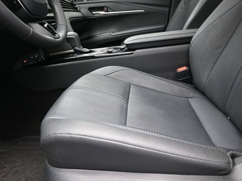 Used 2025 Toyota Camry XSE FWD image 13