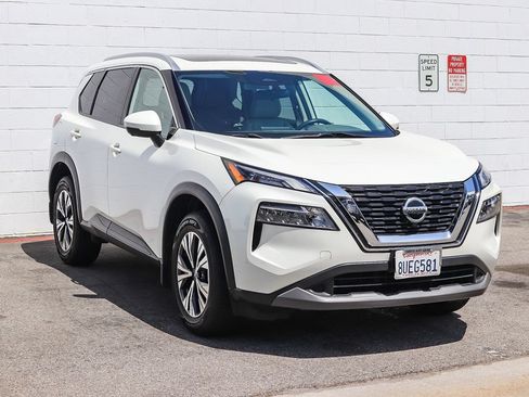Used 2021 Nissan Rogue SV w/ Premium Package FWD image 3