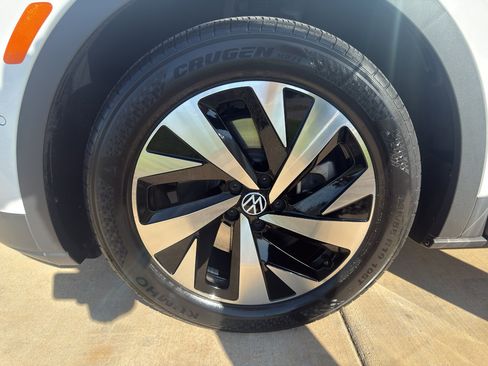 Used 2023 Volkswagen ID.4 Pro image 17