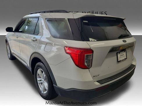 Used 2023 Ford Explorer XLT w/ Equipment Group 202A AWD/4WD image 24