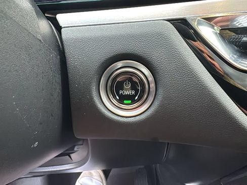 Used 2025 Cadillac Lyriq Luxury AWD/4WD image 15