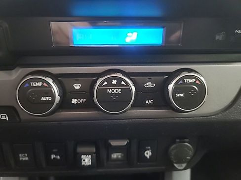 Used 2022 Toyota Tacoma TRD Off-Road w/ Technology Package image 34