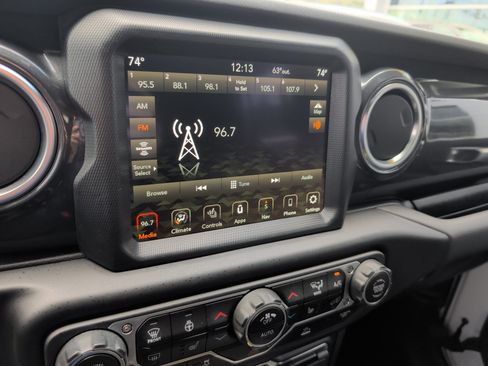 Used 2023 Jeep Wrangler Unlimited Sahara image 27