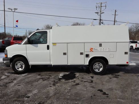 New 2025 Chevrolet Express 3500 w/ Power Convenience Package image 29
