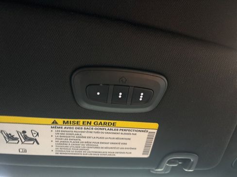 Used 2025 Chrysler Pacifica Select image 23