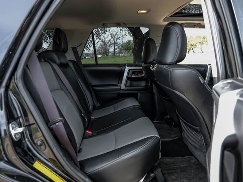 Used 2016 Toyota 4Runner SR5 Premium image 38