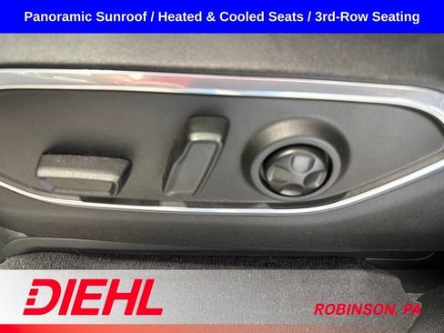 Used 2023 Jeep Wagoneer L 4WD w/ Premium Group I image 25