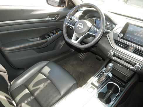 Certified 2024 Nissan Altima 2.5 SR AWD/4WD image 9
