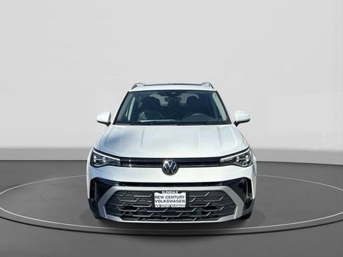 New 2026 Volkswagen Taos SE FWD image 2