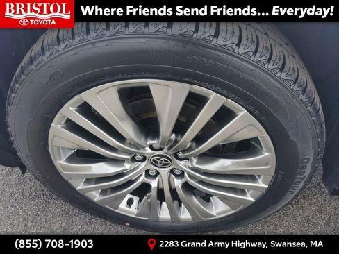 Used 2022 Toyota Venza XLE AWD/4WD image 12