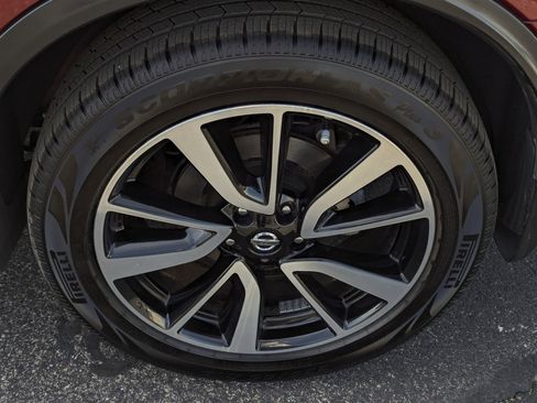 Used 2020 Nissan Rogue SL w/ Premium Package image 6