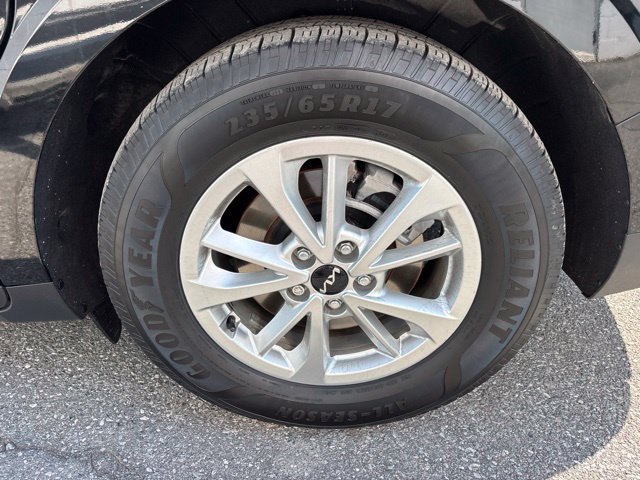 Used 2023 Kia Carnival LX FWD image 26