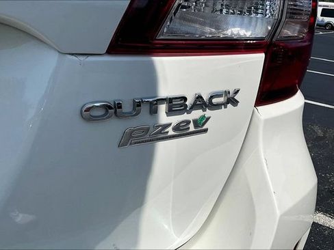 Used 2017 Subaru Outback 2.5i Premium AWD/4WD image 23