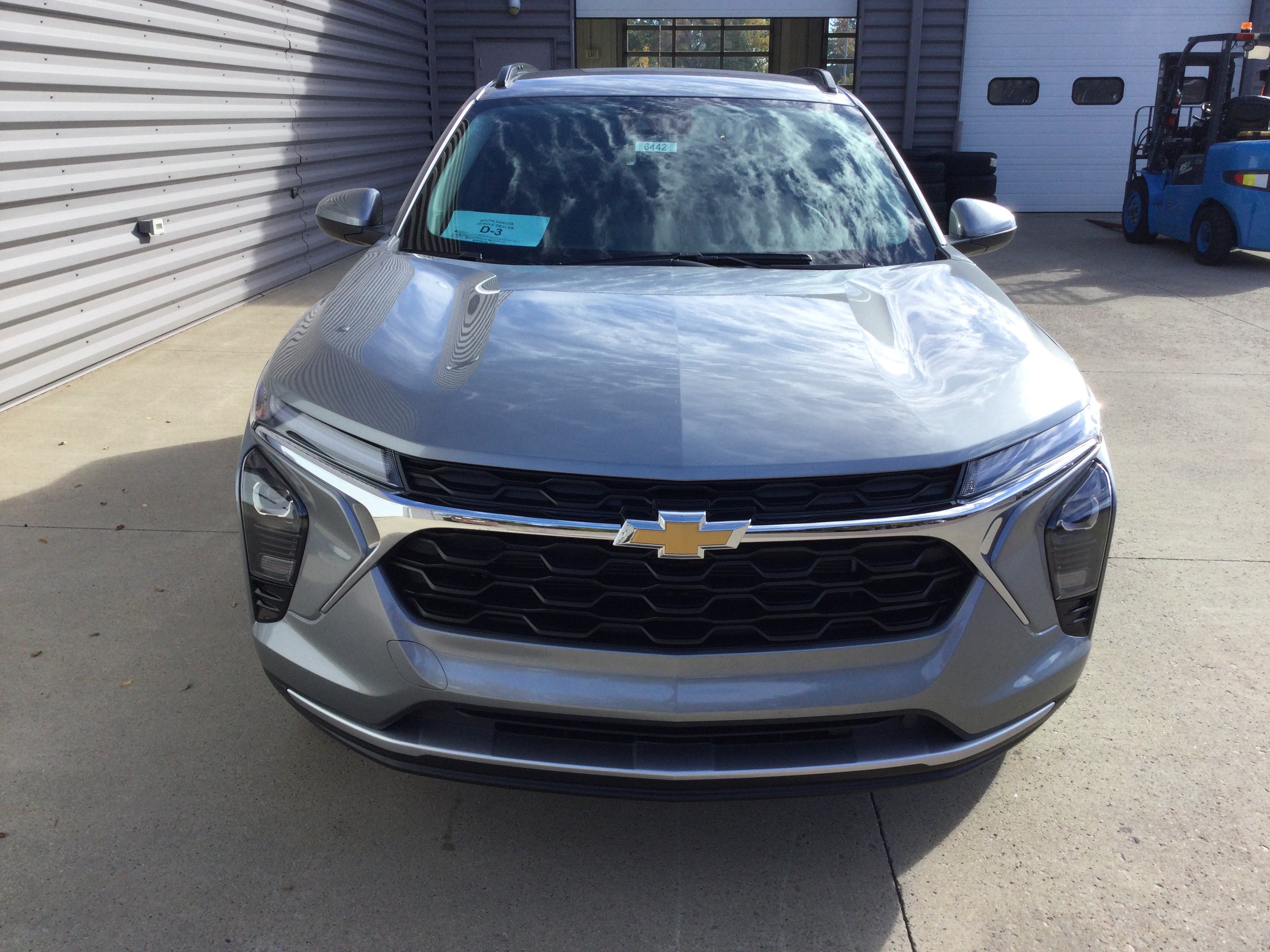 New 2026 Chevrolet Trax LT w/ LT Convenience Package FWD image 3