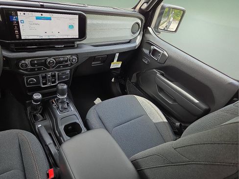 New 2025 Jeep Gladiator Sport image 12