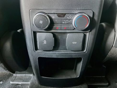 Used 2020 Ford Explorer XLT w/ Equipment Group 202A AWD/4WD image 33