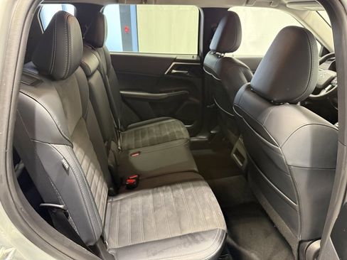 Used 2024 Mitsubishi Outlander SE image 33