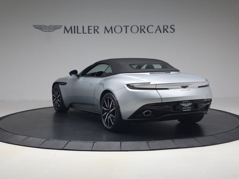 Used 2019 Aston Martin DB11 Volante RWD image 17