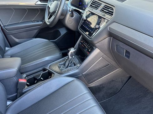 Used 2023 Volkswagen Tiguan SE image 18