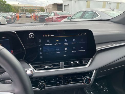 Used 2025 Chevrolet Equinox LT image 21