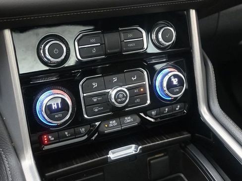 Used 2021 GMC Yukon Denali w/ Denali Premium Package image 29