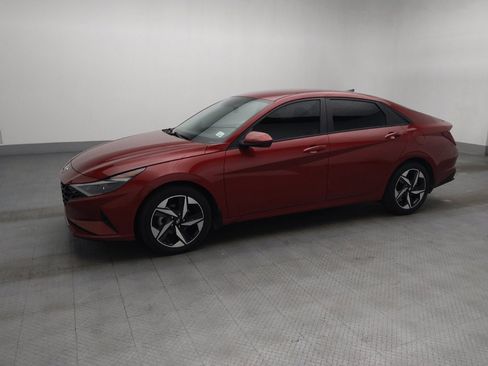 Used 2023 Hyundai Elantra SEL w/ Convenience Package FWD image 2