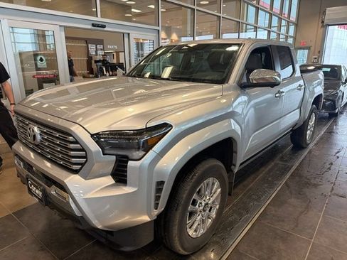 Used 2024 Toyota Tacoma Limited w/ Limited Package (LT) AWD/4WD image 8