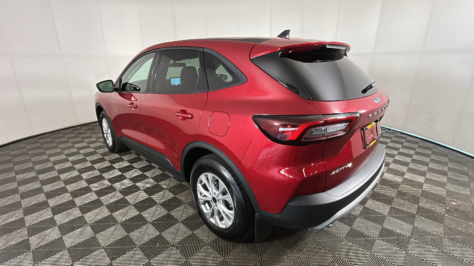 Used 2025 Ford Escape Active AWD/4WD image 5