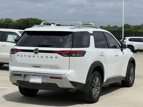 Certified 2025 Nissan Pathfinder SL image 4
