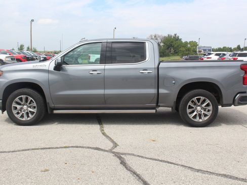 Used 2020 Chevrolet Silverado 1500 High Country w/ Technology Package image 8